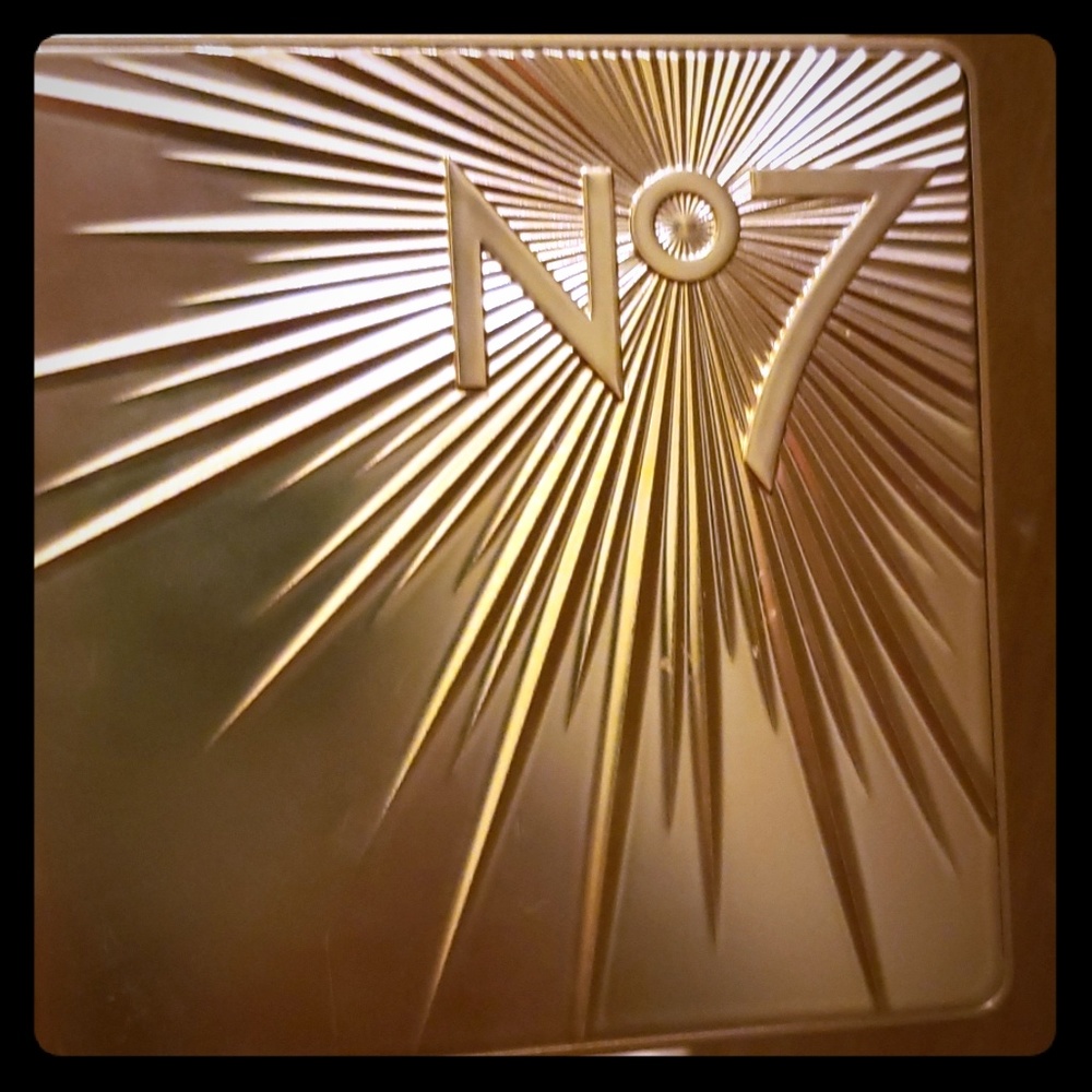 No7 Limited Edition Illuminating Palette